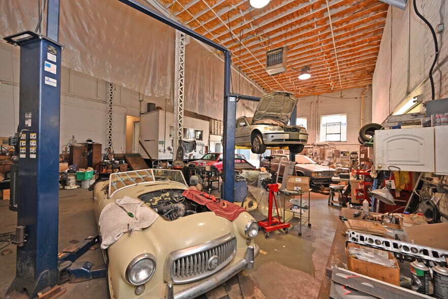 More Photos Of 2025 Dunlap St, Cincinnati Light Manufacturing For Sale