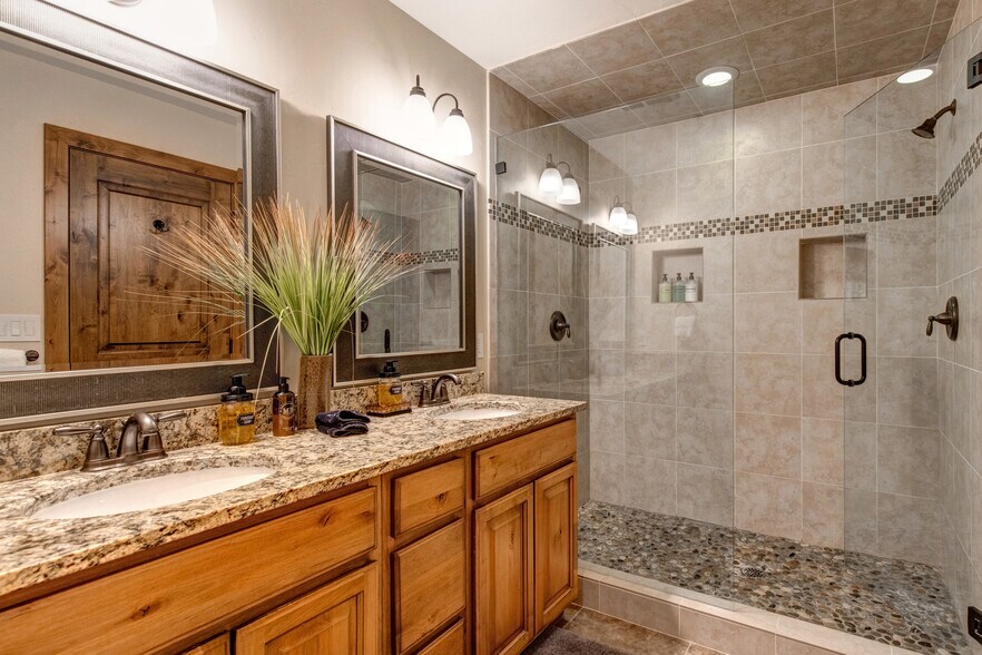 More Photos Of 1469 Woodside Ave, Park City Lodge Meeting Hall For Sale