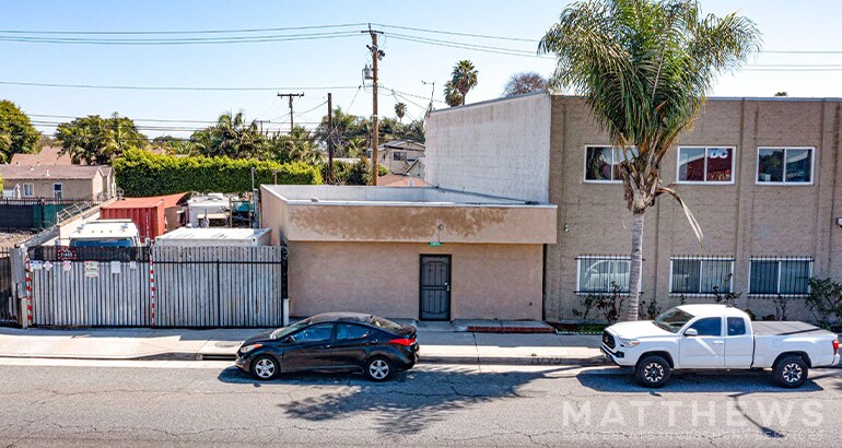More Photos Of 21412 S Alameda St, Carson General Retail For Sale