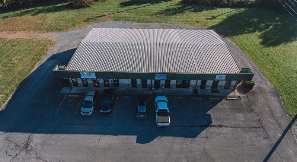 More Photos Of 109 Highway 52 E, Portland Convenience Store For Lease