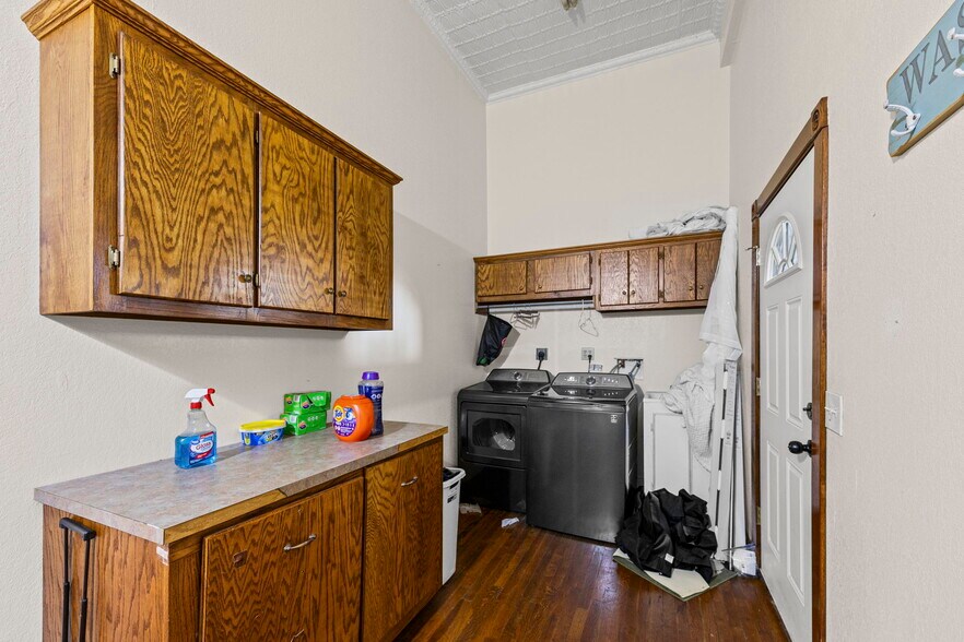 More Photos Of 415 W Madison Ave, Iola Restaurant For Sale