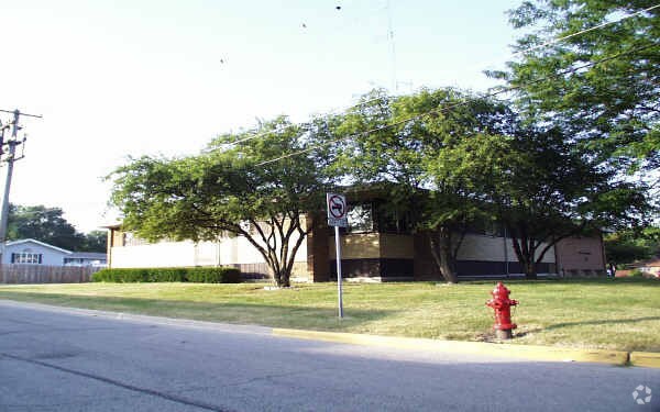 Primary Photo Of 1460 SE River Rd, Montgomery Police Fire Station For Lease