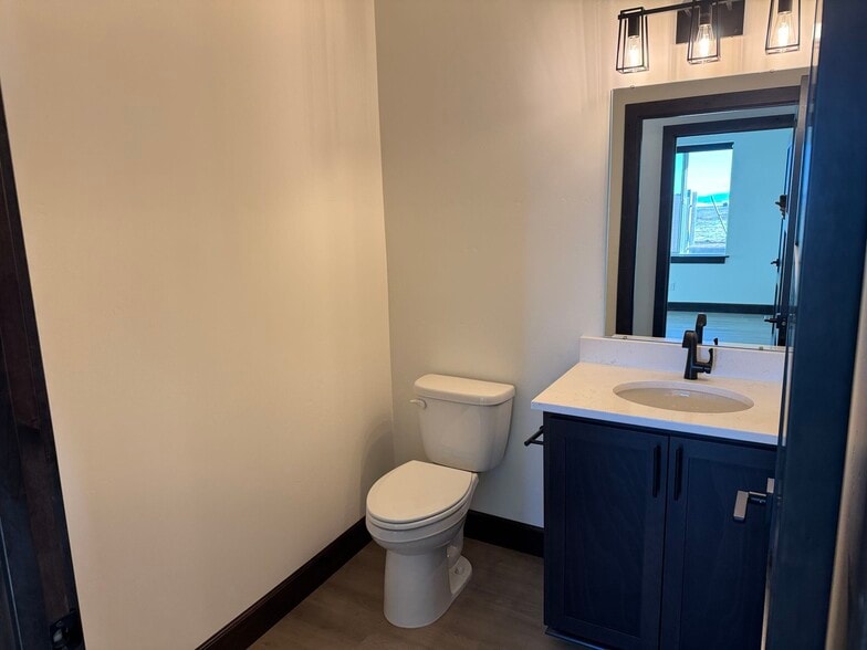 More Photos Of 3141 Bellanca, Hayden Industrial For Lease