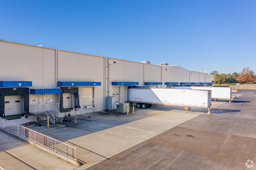 More Photos Of 7000 Highlands Pky SE, Smyrna Warehouse For Lease