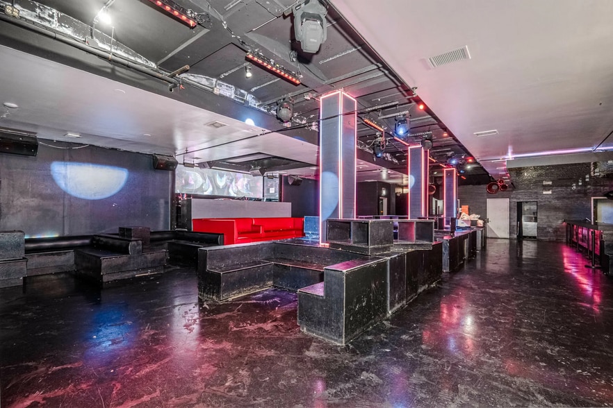 More Photos Of 215 W Ontario St, Chicago Office For Lease