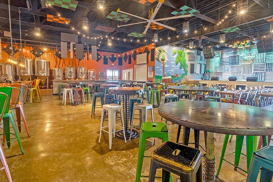 More Photos Of 18967 N US Highway 51, Elkville Mixed Retail For Sale