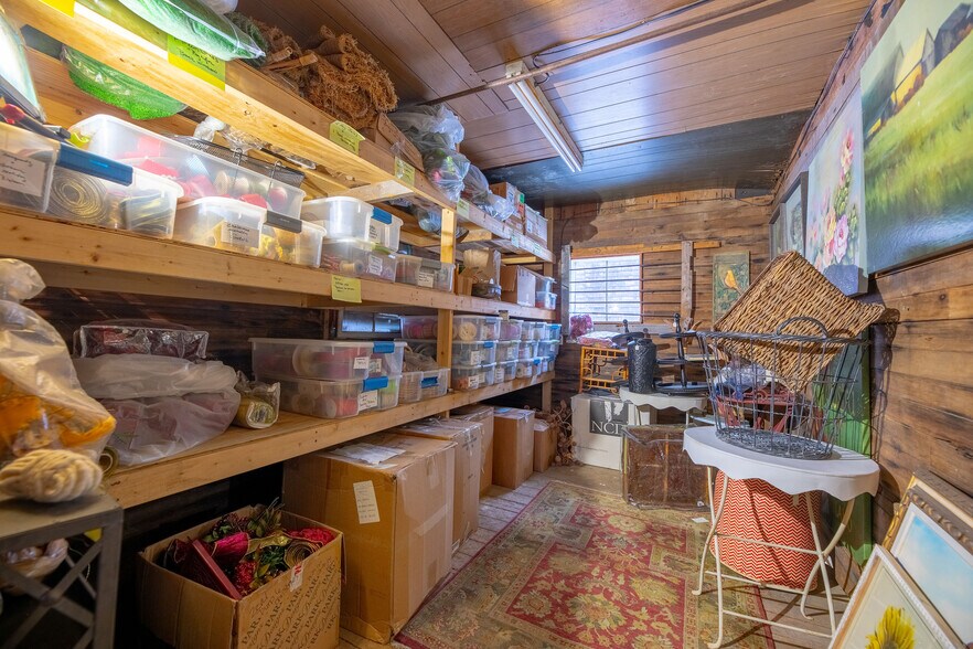 More Photos Of 16 West Main St, Wilmington General Retail For Sale