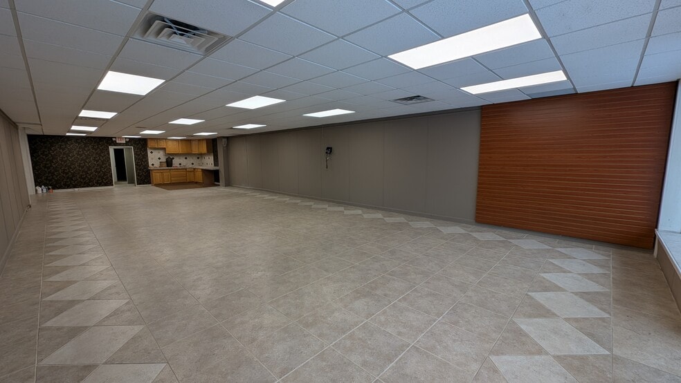 More Photos Of 211 N Dixie Way, South Bend Freestanding For Lease