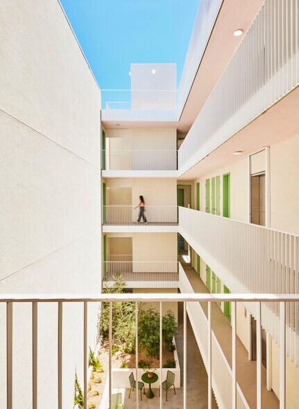 More Photos Of 636 N Juanita Ave, Los Angeles Apartments For Sale