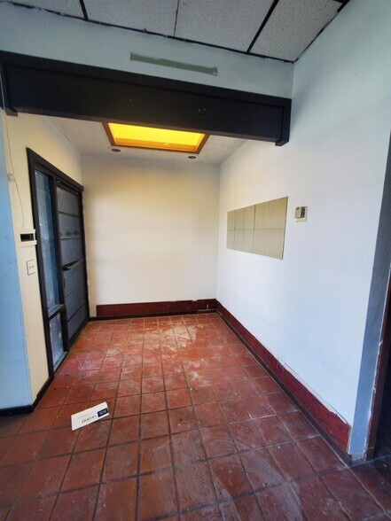 More Photos Of 1020 13th St, Richmond Storefront Retail Residential For Lease