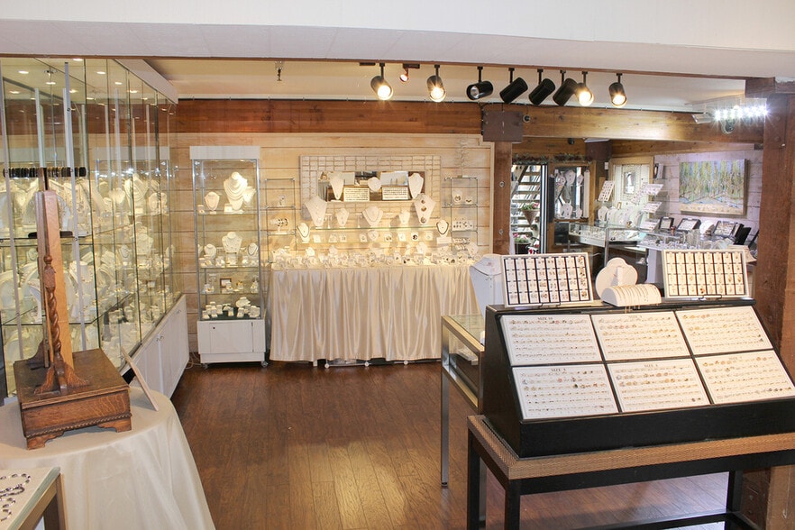 More Photos Of 95 Fishermans Wharf, Monterey Storefront For Sale