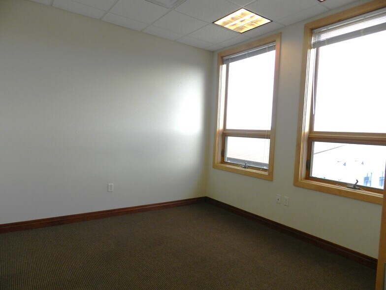 More Photos Of 1404 Hawk Pky, Montrose Medical For Lease
