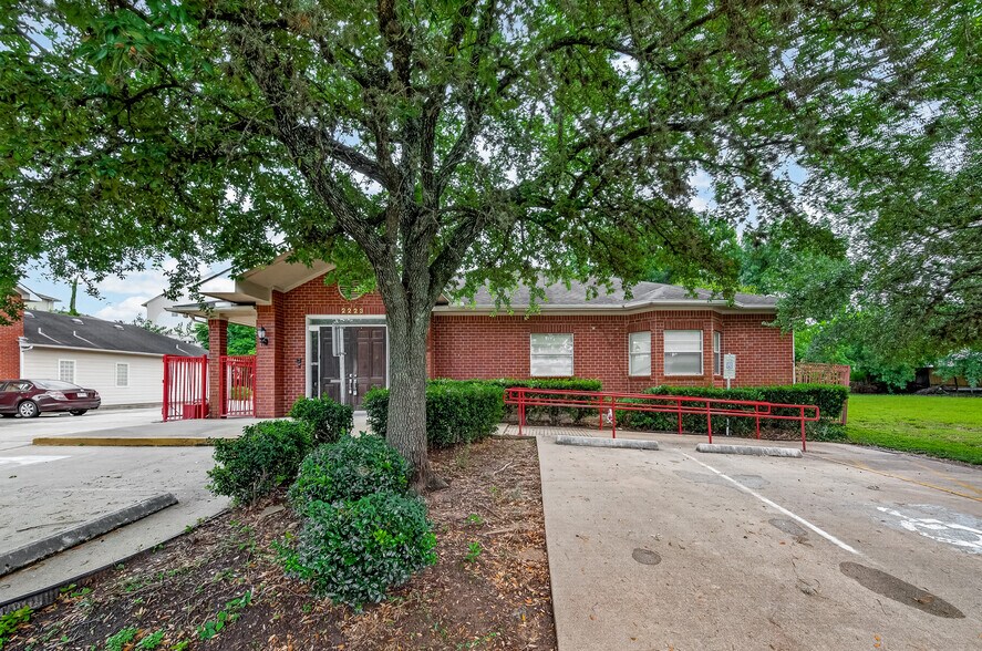 More Photos Of 2223 Dorrington St, Houston Medical For Lease