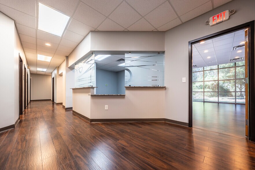 More Photos Of 4275 Johns Creek Pky, Suwanee Unknown For Lease