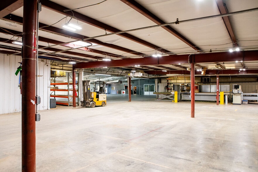 More Photos Of 1630 N Eldon Ave, Springfield Unknown For Lease