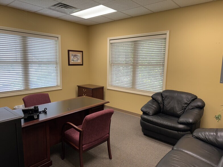 More Photos Of 5006 Randall Pky, Wilmington Office For Lease