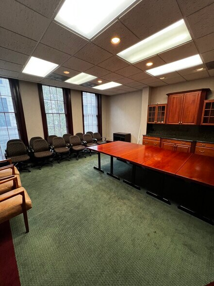 More Photos Of 223 Magazine, New Orleans Office For Lease