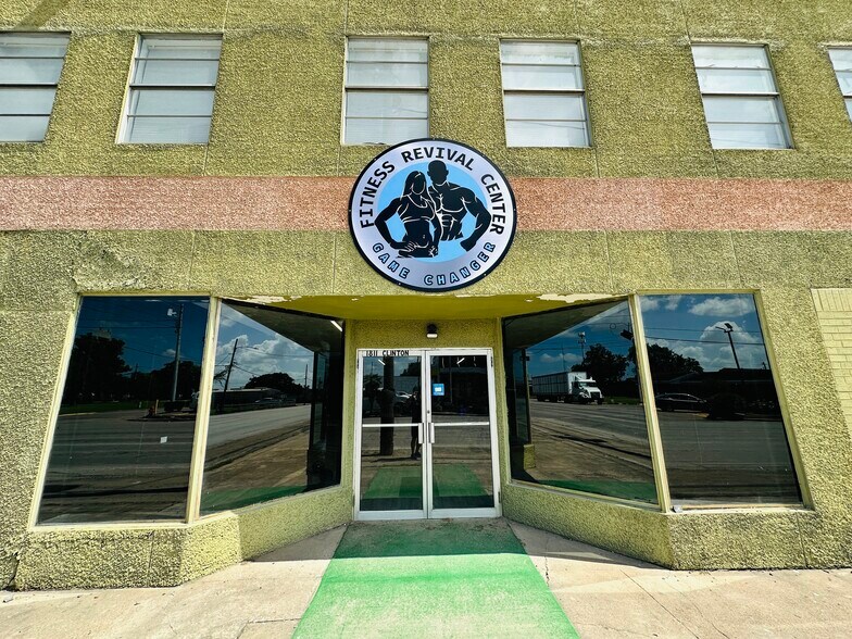 More Photos Of 100 N Main St, Galena Park Freestanding For Sale