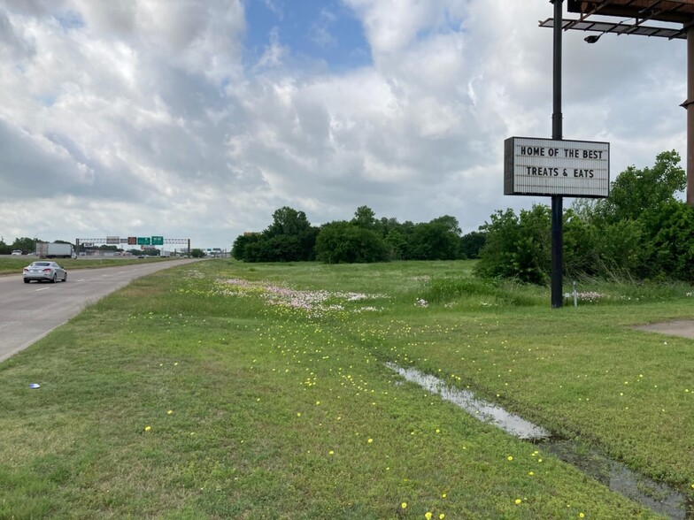 Primary Photo Of SWC Interstate Highway 35E & East Crestview Drive, Lacy Lakeview Land For Sale