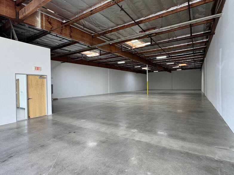 More Photos Of 13073 Bradley Ave, Sylmar Warehouse For Lease