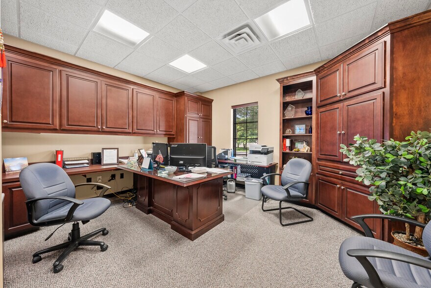 More Photos Of 720 Venture Dr, Woodway Warehouse For Lease