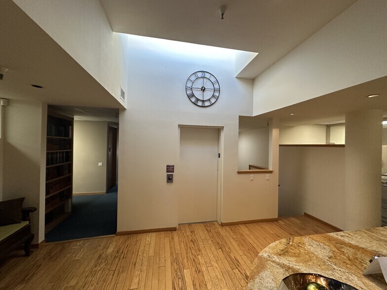 More Photos Of 26385 Carmel Rancho Blvd, Carmel Office For Lease
