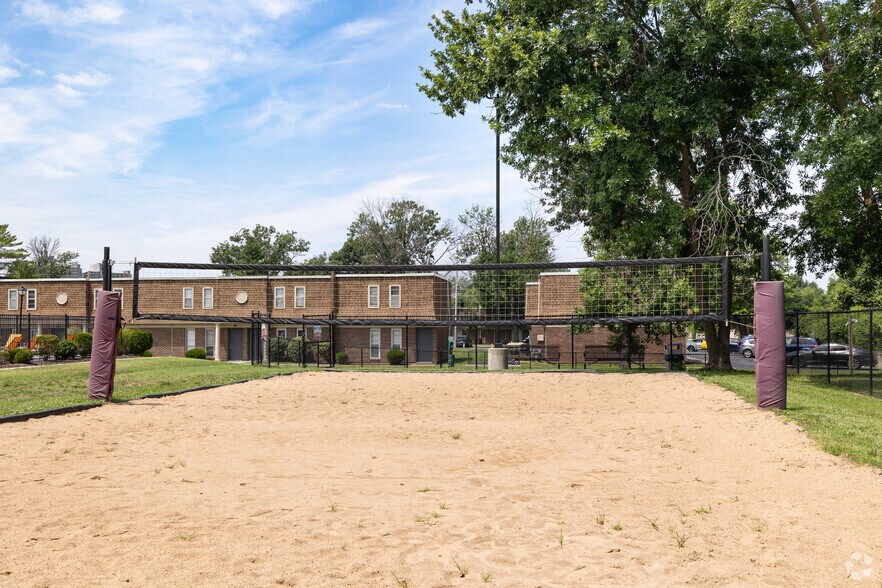 More Photos Of 800 E Grand Ave, Carbondale Apartments For Sale