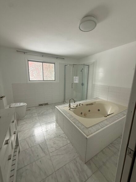 More Photos Of 8411 Russell Rd, Ottawa Flex For Sale
