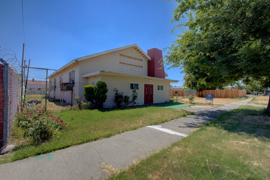 More Photos Of 332 W 8th St, Merced Religious Facility For Sale