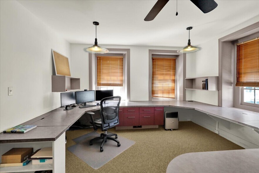 More Photos Of 879 Fritztown Rd, Sinking Spring Office For Lease