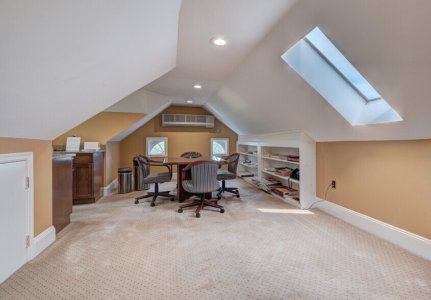 More Photos Of 24 Washington Ave, Chatham Office For Sale