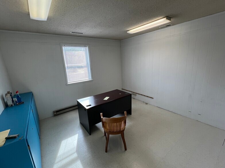 More Photos Of 353 Harwood St, Albemarle Light Distribution For Sale