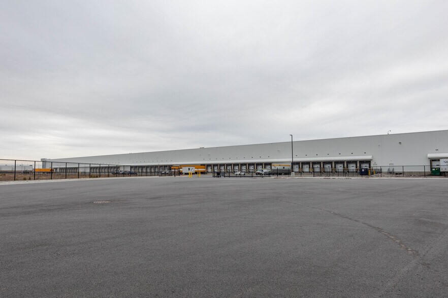 More Photos Of 2675 Steeles Ave W, Brampton Distribution For Lease