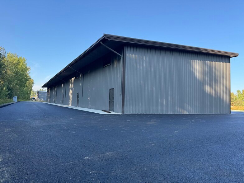 More Photos Of 647 7th Ave, Ponderay Manufacturing For Lease