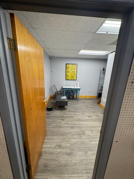 More Photos Of 990 N Daleville Ave, Daleville Warehouse For Sale