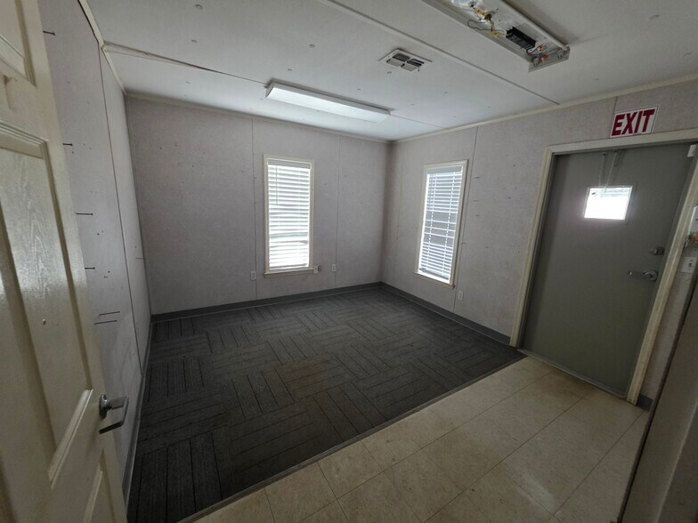 More Photos Of 4742 Blountstown Hwy, Tallahassee Office For Lease