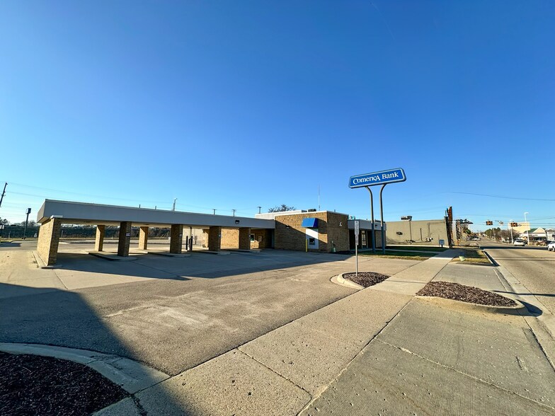 Primary Photo Of 223 N Clippert St, Lansing Bank For Sale