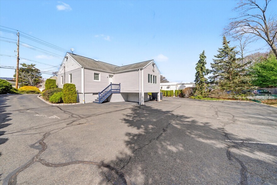 More Photos Of 75 Ramapo Rd, Garnerville Office For Sale