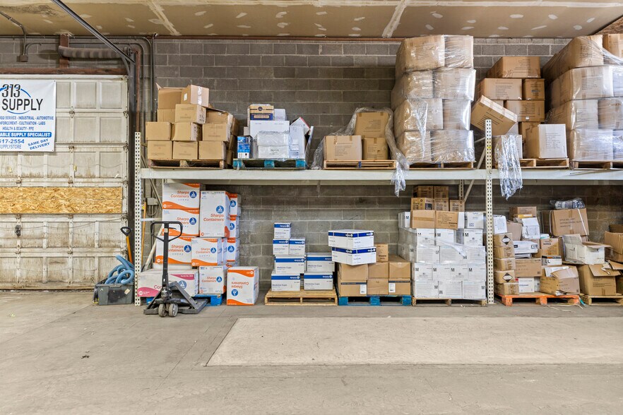 More Photos Of 26289 W Eight Mile Rd, Redford Township Manufacturing For Lease