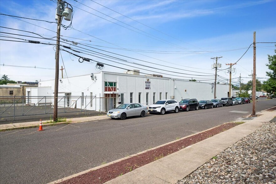 More Photos Of 60 E 4th St, Somerville Manufacturing For Lease