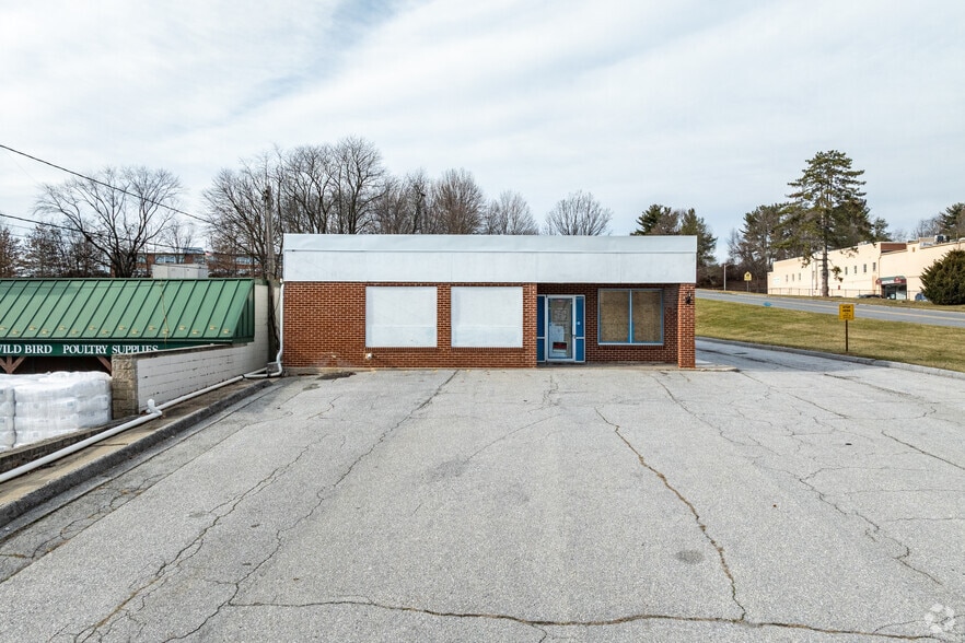 More Photos Of 107 Englar Rd, Westminster Freestanding For Lease