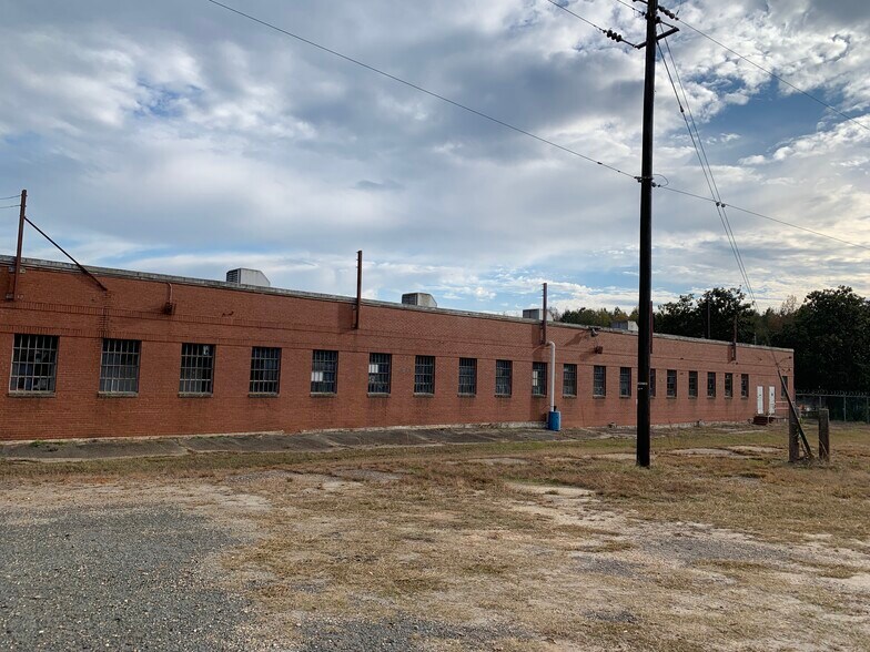 More Photos Of 402 E Rose St, Sanford Warehouse For Sale