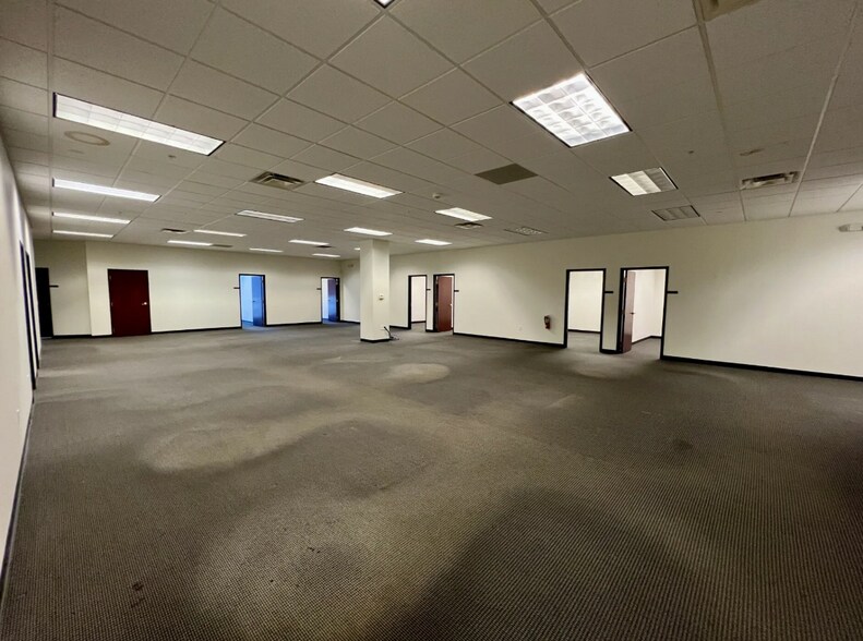 More Photos Of 455 Cayuga Rd, Cheektowaga Office For Lease
