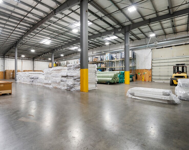 More Photos Of 9611 NE Sunderland Rd, Portland Warehouse For Lease