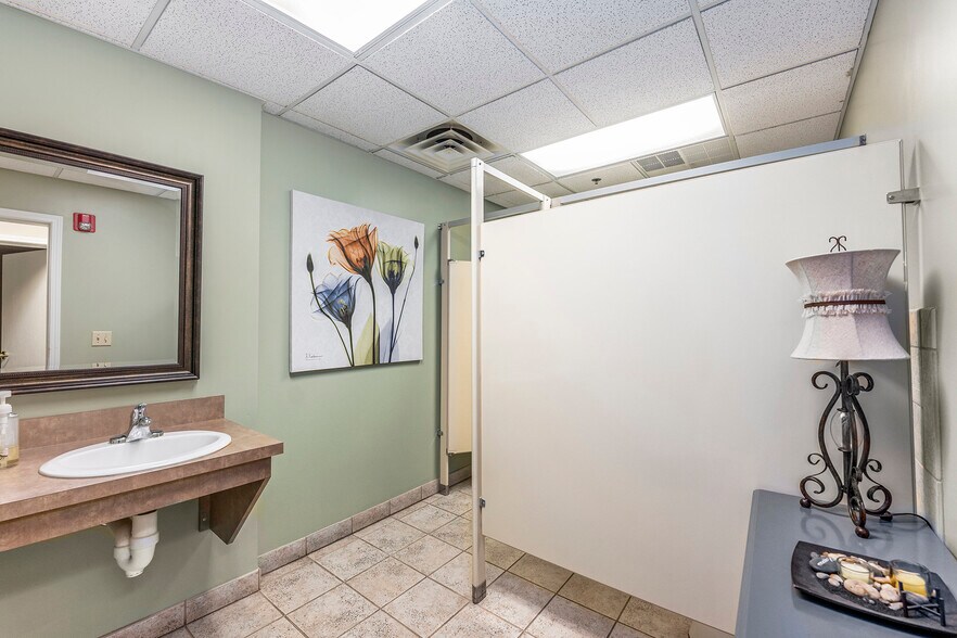 More Photos Of 47800 Gratiot Ave, Chesterfield Medical For Lease