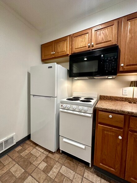 More Photos Of 600 W Crockett St, Seattle Apartments For Lease