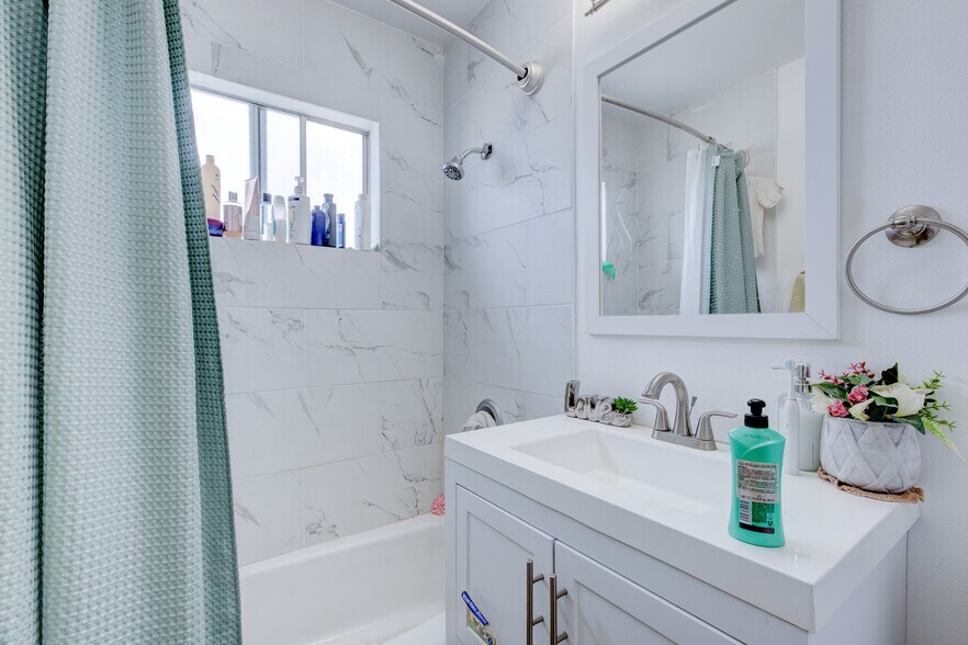 More Photos Of 1720 Cerritos Ave, Long Beach Apartments For Sale