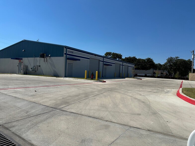 More Photos Of 2301 Higgins Ln, Haltom City Unknown For Lease