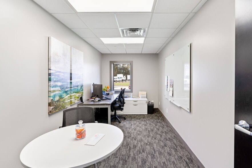 More Photos Of 3312 Gilmore Industrial Blvd, Louisville Warehouse For Lease