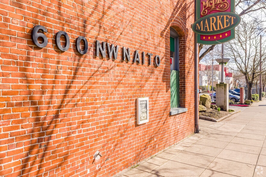 More Photos Of 600 NW Naito Pkwy, Portland General Retail For Sale